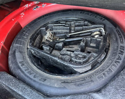 Красный Шкода Октавия, объемом двигателя 1.6 л и пробегом 287 тыс. км за 3200 $, фото 7 на Automoto.ua