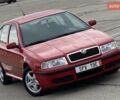 Красный Шкода Октавия, объемом двигателя 1.6 л и пробегом 220 тыс. км за 5200 $, фото 1 на Automoto.ua