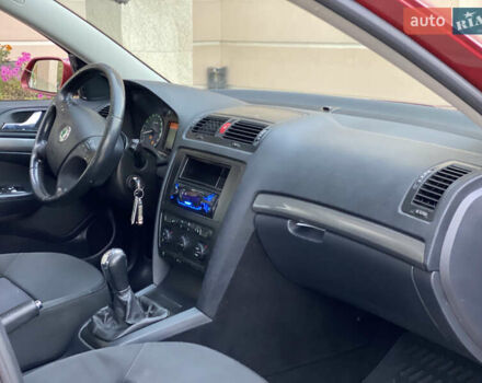 Шкода Октавия 2006 в Дунаевцах на Automoto.ua Красный Шкода Октавия, объемом двигателя 1.6 л и пробегом 243 тыс. км за 5850 $, фото 35 на Automoto.ua