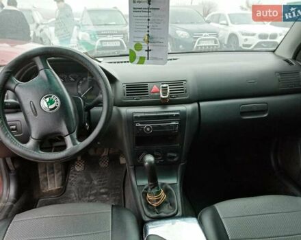 Червоний Шкода Октавія, об'ємом двигуна 1.6 л та пробігом 212 тис. км за 4800 $, фото 2 на Automoto.ua