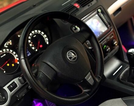 Красный Шкода Октавия, объемом двигателя 2 л и пробегом 270 тыс. км за 8999 $, фото 2 на Automoto.ua