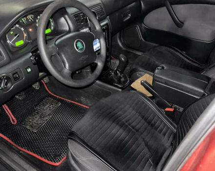 Червоний Шкода Октавія, об'ємом двигуна 1.6 л та пробігом 219 тис. км за 5600 $, фото 6 на Automoto.ua