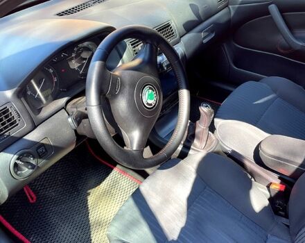 Красный Шкода Октавия, объемом двигателя 1.8 л и пробегом 240 тыс. км за 7100 $, фото 5 на Automoto.ua