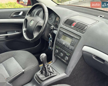 Червоний Шкода Октавія, об'ємом двигуна 1.6 л та пробігом 211 тис. км за 7999 $, фото 72 на Automoto.ua