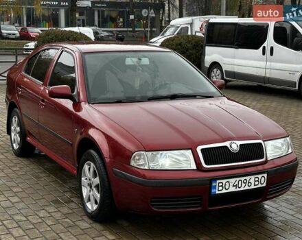 Красный Шкода Октавия, объемом двигателя 1.6 л и пробегом 225 тыс. км за 4750 $, фото 2 на Automoto.ua