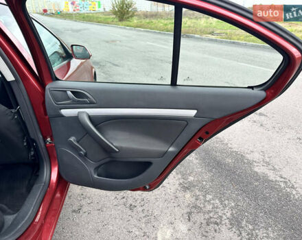 Червоний Шкода Октавія, об'ємом двигуна 1.6 л та пробігом 211 тис. км за 7999 $, фото 65 на Automoto.ua