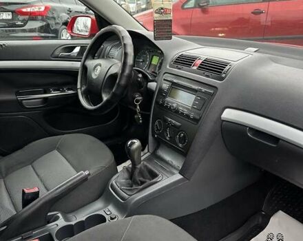 Красный Шкода Октавия, объемом двигателя 1.6 л и пробегом 332 тыс. км за 5000 $, фото 17 на Automoto.ua