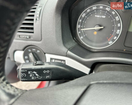 Червоний Шкода Октавія, об'ємом двигуна 1.6 л та пробігом 211 тис. км за 7999 $, фото 54 на Automoto.ua