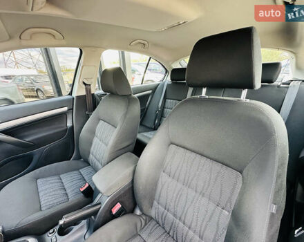 Красный Шкода Октавия, объемом двигателя 1.4 л и пробегом 168 тыс. км за 8400 $, фото 17 на Automoto.ua