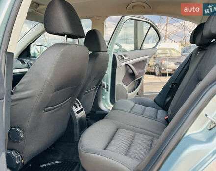 Красный Шкода Октавия, объемом двигателя 1.4 л и пробегом 168 тыс. км за 8400 $, фото 19 на Automoto.ua