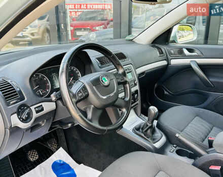 Красный Шкода Октавия, объемом двигателя 1.4 л и пробегом 168 тыс. км за 8400 $, фото 16 на Automoto.ua