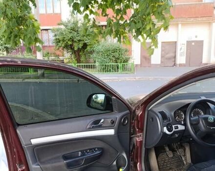 Красный Шкода Октавия, объемом двигателя 1.6 л и пробегом 137 тыс. км за 8300 $, фото 6 на Automoto.ua