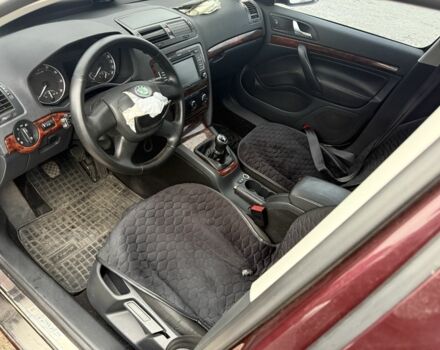 Красный Шкода Октавия, объемом двигателя 1.8 л и пробегом 173 тыс. км за 2500 $, фото 7 на Automoto.ua