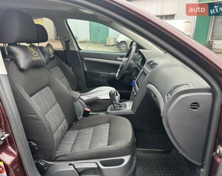 Красный Шкода Октавия, объемом двигателя 1.8 л и пробегом 168 тыс. км за 7490 $, фото 24 на Automoto.ua