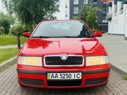 Красный Шкода Октавия, объемом двигателя 1.6 л и пробегом 225 тыс. км за 4450 $, фото 1 на Automoto.ua