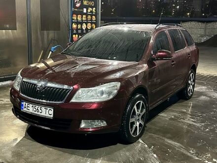 Шкода Октавия 2009 в Днепре (Днепропетровске) на Automoto.ua Красный Шкода Октавия, объемом двигателя 2 л и пробегом 259 тыс. км за 9700 $, фото 1 на Automoto.ua