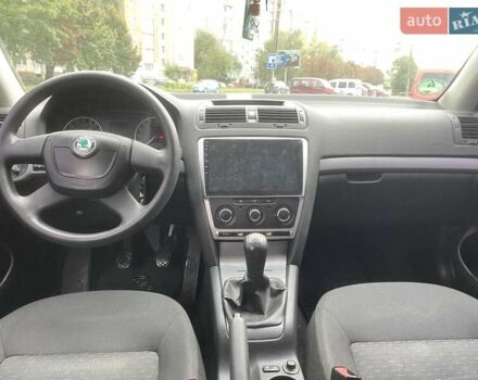 Червоний Шкода Октавія, об'ємом двигуна 1.6 л та пробігом 263 тис. км за 7800 $, фото 1 на Automoto.ua