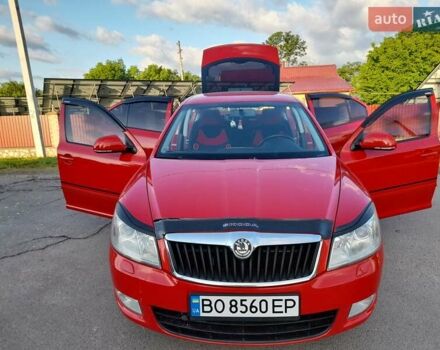 Красный Шкода Октавия, объемом двигателя 1.6 л и пробегом 265 тыс. км за 8600 $, фото 1 на Automoto.ua