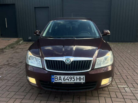 Красный Шкода Октавия, объемом двигателя 1.6 л и пробегом 229 тыс. км за 8200 $, фото 1 на Automoto.ua