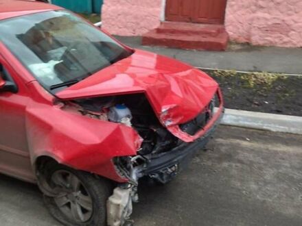 Шкода Октавия 2011 в Кролевце на Automoto.ua Красный Шкода Октавия, объемом двигателя 1.8 л и пробегом 283 тыс. км за 2500 $, фото 1 на Automoto.ua