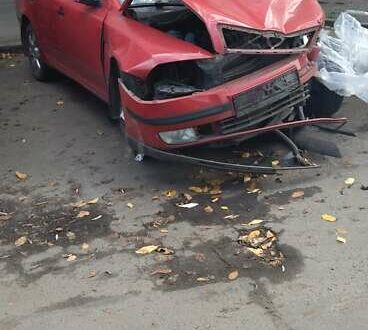 Красный Шкода Октавия, объемом двигателя 1.6 л и пробегом 160 тыс. км за 4000 $, фото 1 на Automoto.ua