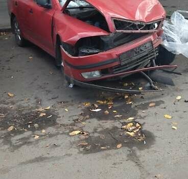 Красный Шкода Октавия, объемом двигателя 1.6 л и пробегом 160 тыс. км за 4000 $, фото 1 на Automoto.ua
