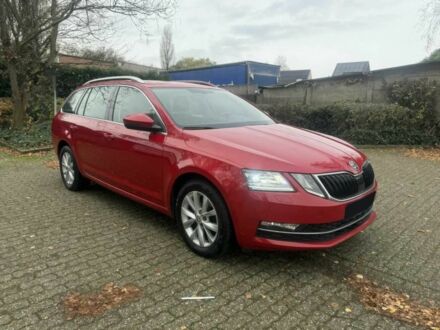 Красный Шкода Октавия, объемом двигателя 1.6 л и пробегом 46 тыс. км за 10000 $, фото 1 на Automoto.ua