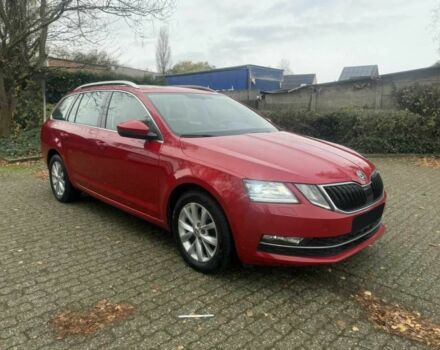 Красный Шкода Октавия, объемом двигателя 1.6 л и пробегом 46 тыс. км за 10000 $, фото 1 на Automoto.ua