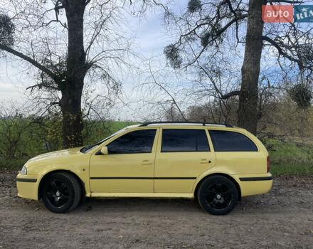 Желтый Шкода Октавия, объемом двигателя 1.78 л и пробегом 308 тыс. км за 4200 $, фото 13 на Automoto.ua