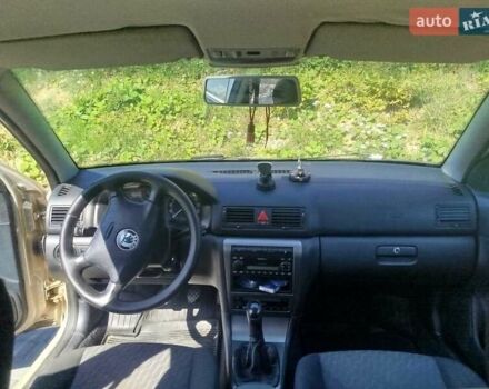 Жовтий Шкода Октавія, об'ємом двигуна 2 л та пробігом 300 тис. км за 4800 $, фото 5 на Automoto.ua