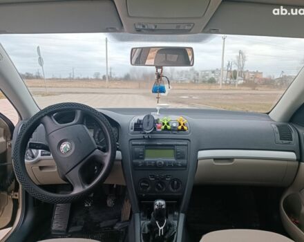 Желтый Шкода Октавия, объемом двигателя 1.6 л и пробегом 159 тыс. км за 5300 $, фото 7 на Automoto.ua