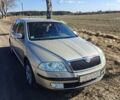 Желтый Шкода Октавия, объемом двигателя 1.6 л и пробегом 203 тыс. км за 6000 $, фото 1 на Automoto.ua