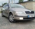 Желтый Шкода Октавия, объемом двигателя 1.6 л и пробегом 283 тыс. км за 5750 $, фото 1 на Automoto.ua