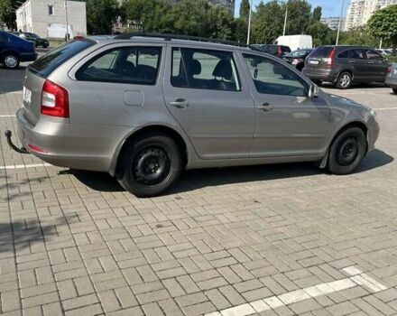 Желтый Шкода Октавия, объемом двигателя 1.6 л и пробегом 260 тыс. км за 9500 $, фото 4 на Automoto.ua