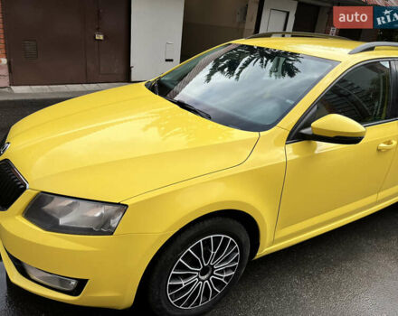 Желтый Шкода Октавия, объемом двигателя 1.6 л и пробегом 254 тыс. км за 8500 $, фото 3 на Automoto.ua