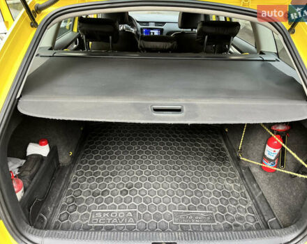 Желтый Шкода Октавия, объемом двигателя 1.6 л и пробегом 254 тыс. км за 8500 $, фото 7 на Automoto.ua