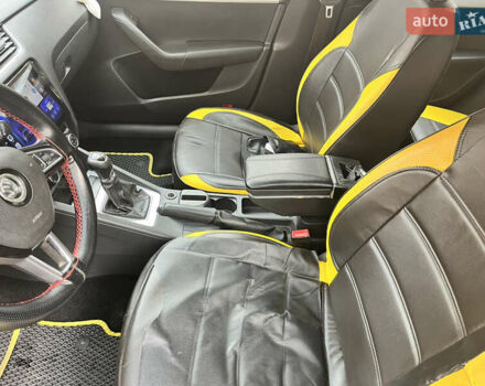 Желтый Шкода Октавия, объемом двигателя 1.6 л и пробегом 254 тыс. км за 8500 $, фото 12 на Automoto.ua