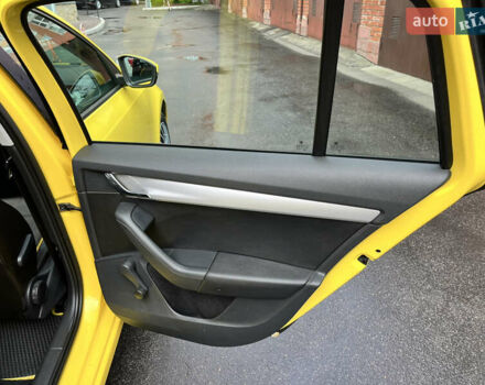 Желтый Шкода Октавия, объемом двигателя 1.6 л и пробегом 254 тыс. км за 8500 $, фото 6 на Automoto.ua