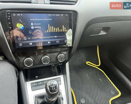 Желтый Шкода Октавия, объемом двигателя 1.6 л и пробегом 254 тыс. км за 8500 $, фото 20 на Automoto.ua