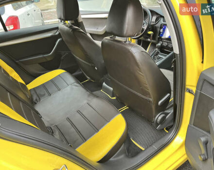 Желтый Шкода Октавия, объемом двигателя 1.6 л и пробегом 254 тыс. км за 8500 $, фото 5 на Automoto.ua