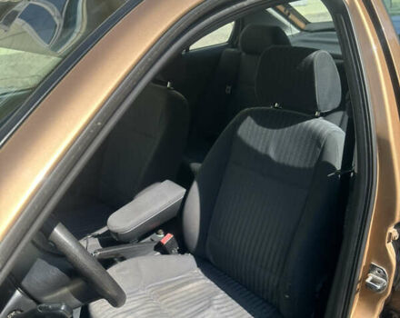 Желтый Шкода Октавия, объемом двигателя 1.98 л и пробегом 220 тыс. км за 4999 $, фото 4 на Automoto.ua