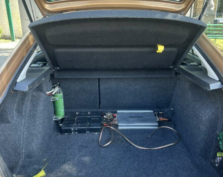 Желтый Шкода Октавия, объемом двигателя 1.98 л и пробегом 220 тыс. км за 4999 $, фото 5 на Automoto.ua