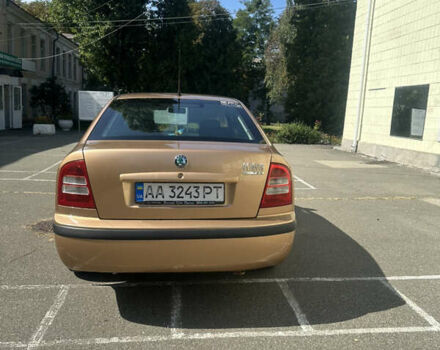 Желтый Шкода Октавия, объемом двигателя 1.98 л и пробегом 220 тыс. км за 4999 $, фото 2 на Automoto.ua