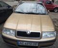 Желтый Шкода Октавия, объемом двигателя 1.9 л и пробегом 250 тыс. км за 4600 $, фото 1 на Automoto.ua