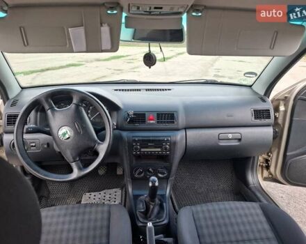 Желтый Шкода Октавия, объемом двигателя 1.6 л и пробегом 215 тыс. км за 4300 $, фото 40 на Automoto.ua