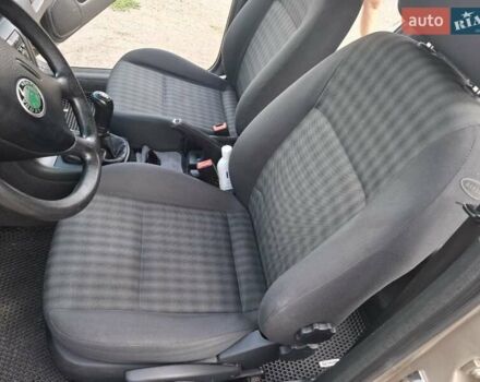 Желтый Шкода Октавия, объемом двигателя 1.6 л и пробегом 215 тыс. км за 4300 $, фото 23 на Automoto.ua