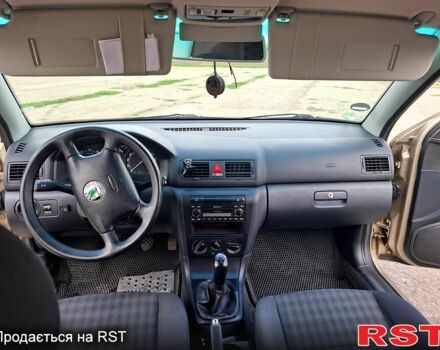 Жовтий Шкода Октавія, об'ємом двигуна 1.6 л та пробігом 210 тис. км за 5000 $, фото 3 на Automoto.ua