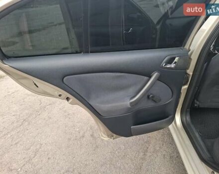 Желтый Шкода Октавия, объемом двигателя 1.6 л и пробегом 215 тыс. км за 4300 $, фото 35 на Automoto.ua