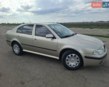 Желтый Шкода Октавия, объемом двигателя 1.6 л и пробегом 215 тыс. км за 4300 $, фото 3 на Automoto.ua