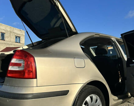 Желтый Шкода Октавия, объемом двигателя 1.6 л и пробегом 205 тыс. км за 6200 $, фото 10 на Automoto.ua